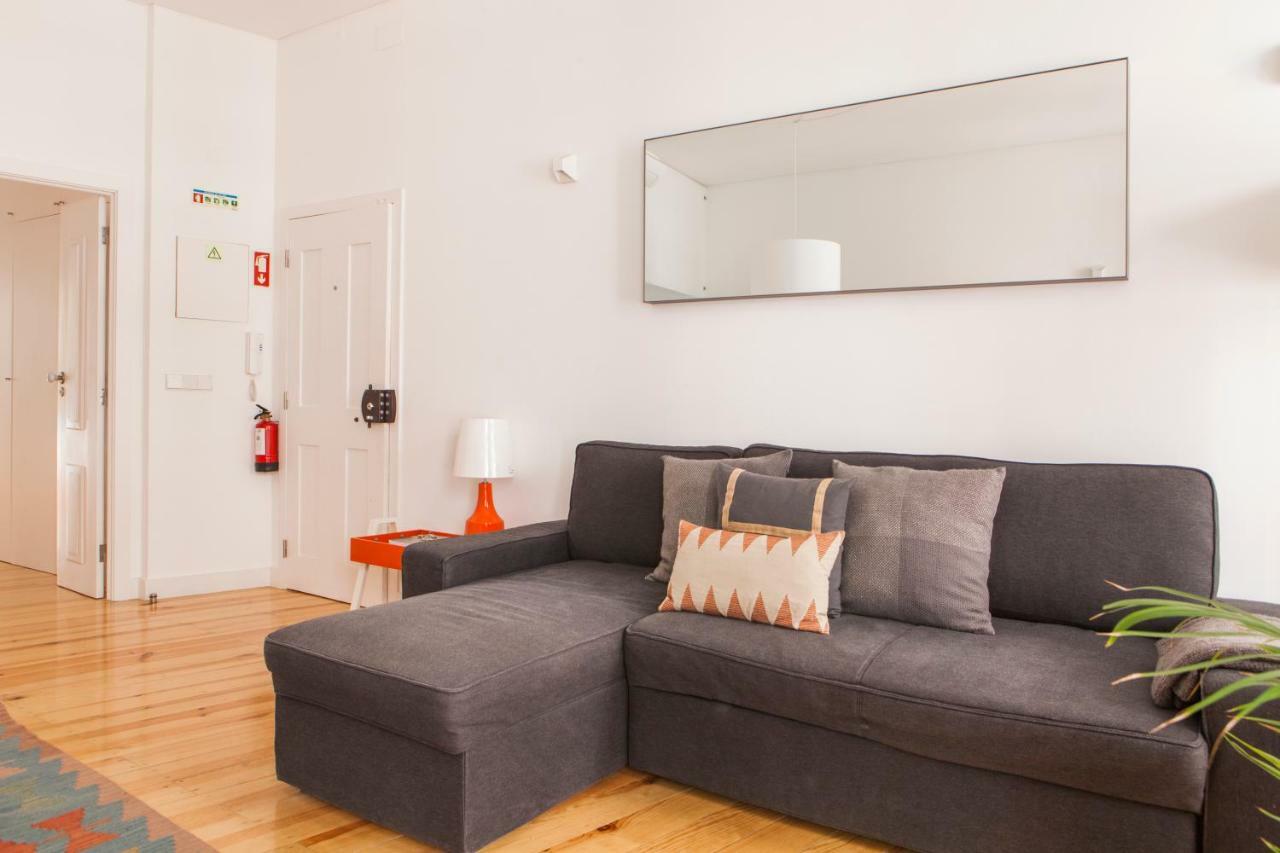 Cozy 1St Floor Flat Central Chiado District With Balconies And Ac 19Th Century Building Lissabon Exterior foto