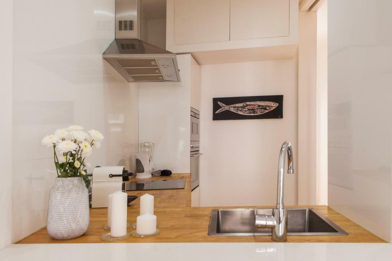 Cozy 1St Floor Flat Central Chiado District With Balconies And Ac 19Th Century Building Lissabon Exterior foto