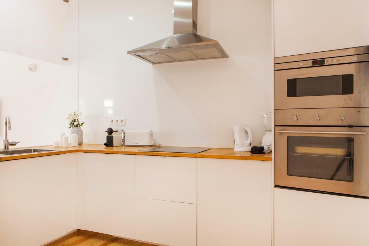 Cozy 1St Floor Flat Central Chiado District With Balconies And Ac 19Th Century Building Lissabon Exterior foto