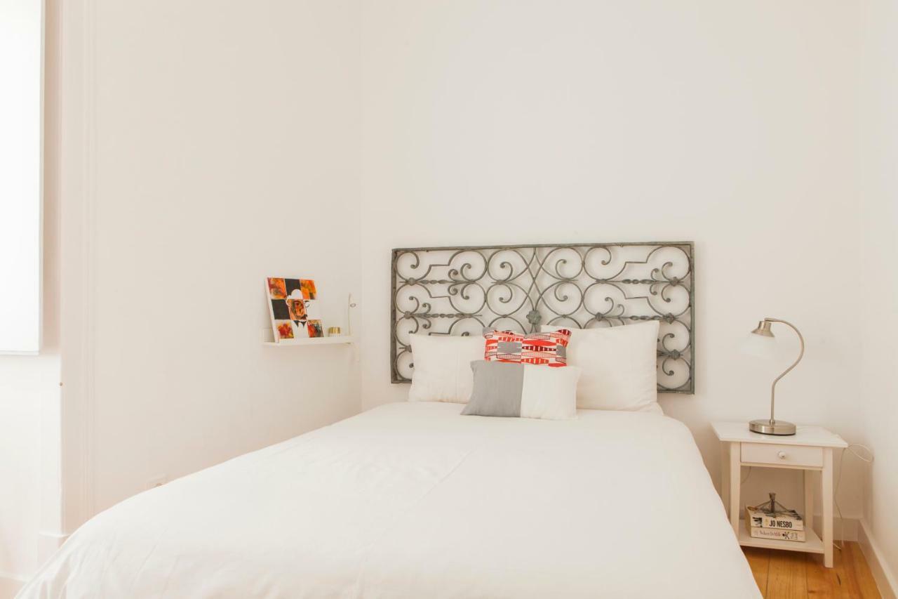 Cozy 1St Floor Flat Central Chiado District With Balconies And Ac 19Th Century Building Lissabon Exterior foto