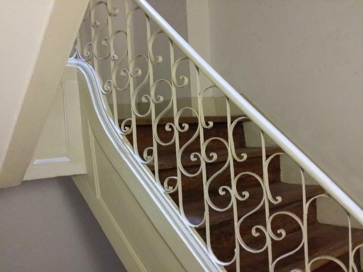 Cozy 1St Floor Flat Central Chiado District With Balconies And Ac 19Th Century Building Lissabon Exterior foto