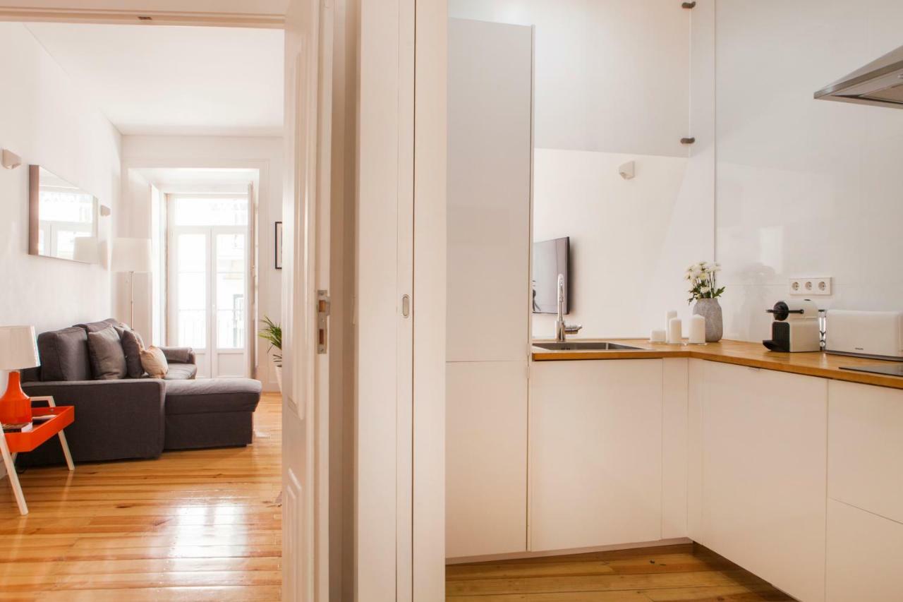 Cozy 1St Floor Flat Central Chiado District With Balconies And Ac 19Th Century Building Lissabon Exterior foto