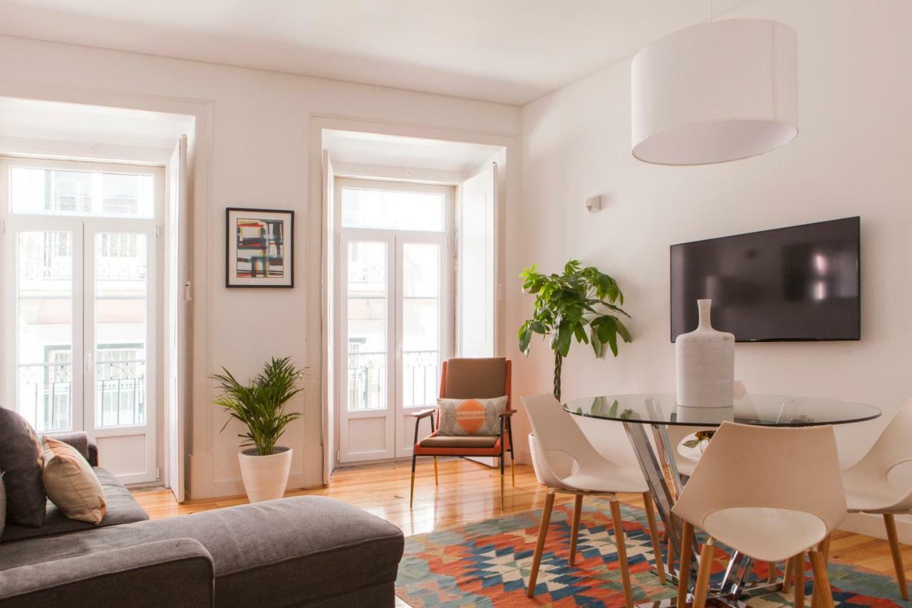 Cozy 1St Floor Flat Central Chiado District With Balconies And Ac 19Th Century Building Lissabon Exterior foto